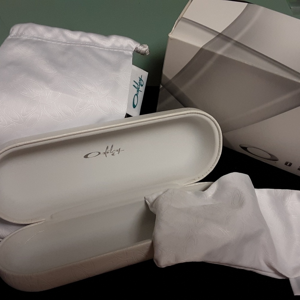 Oakley bundle sunglass and eyeglass case